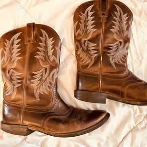 Ariat Western Women's vintage Cowgirl Boots size 10